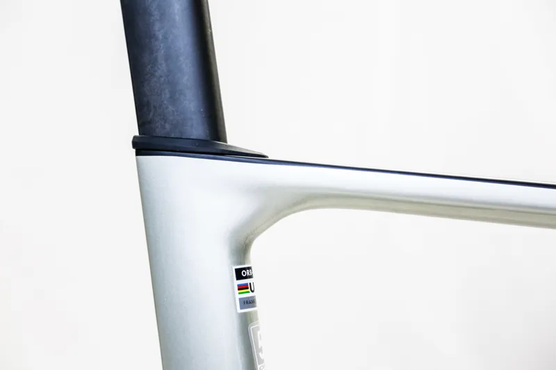 2022 Orbea Orca Aero M31eLTD PWR Men Carbon Road bike in Silvergreen-2